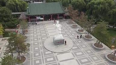 无人机航拍公园牡丹仙子雕像视频的预览图
